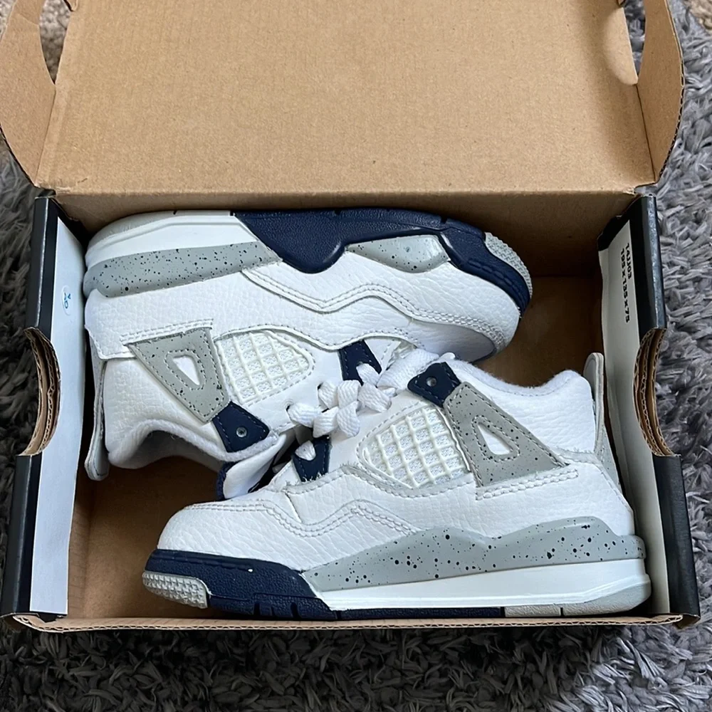 Jordan Toddler White & Navy Retro Basketball Shoes